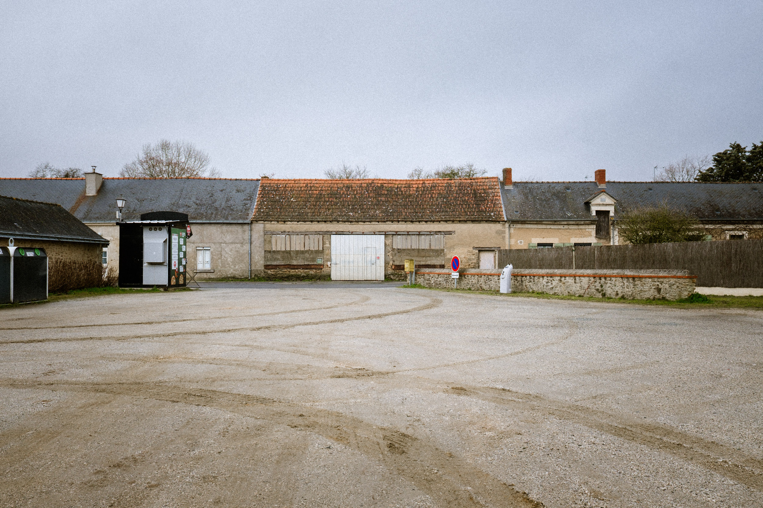 Place de l’union, Notre-Dame-d’Allençon © Benjamin Rullier