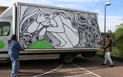 Le camion Môme essaime l&rsquo;art dans les écoles du bocage normand