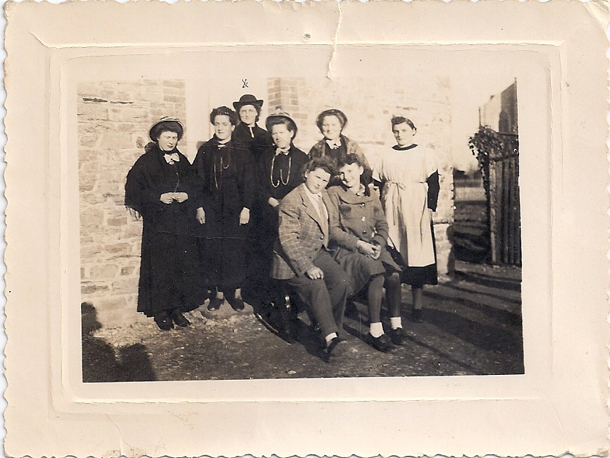 Les dames au chapeau vert, pièce jouée en 1944 à Pancé. © Archives L’Arrache Rire