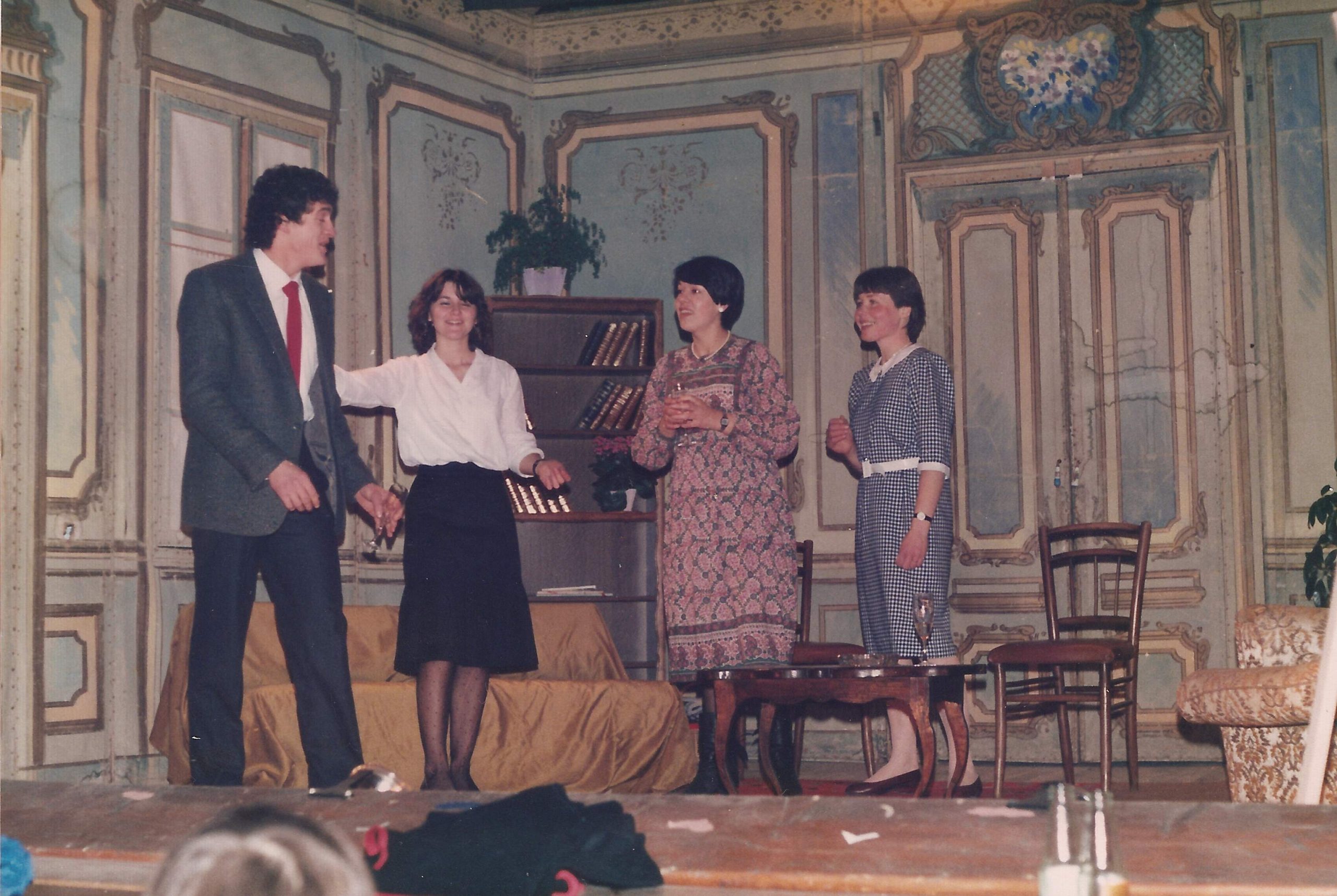 La Maison du printemps, pièce jouée en 1984 à Pancé, année de création de L’Arrache Rire.<br />
© Archives L’Arrache Rire