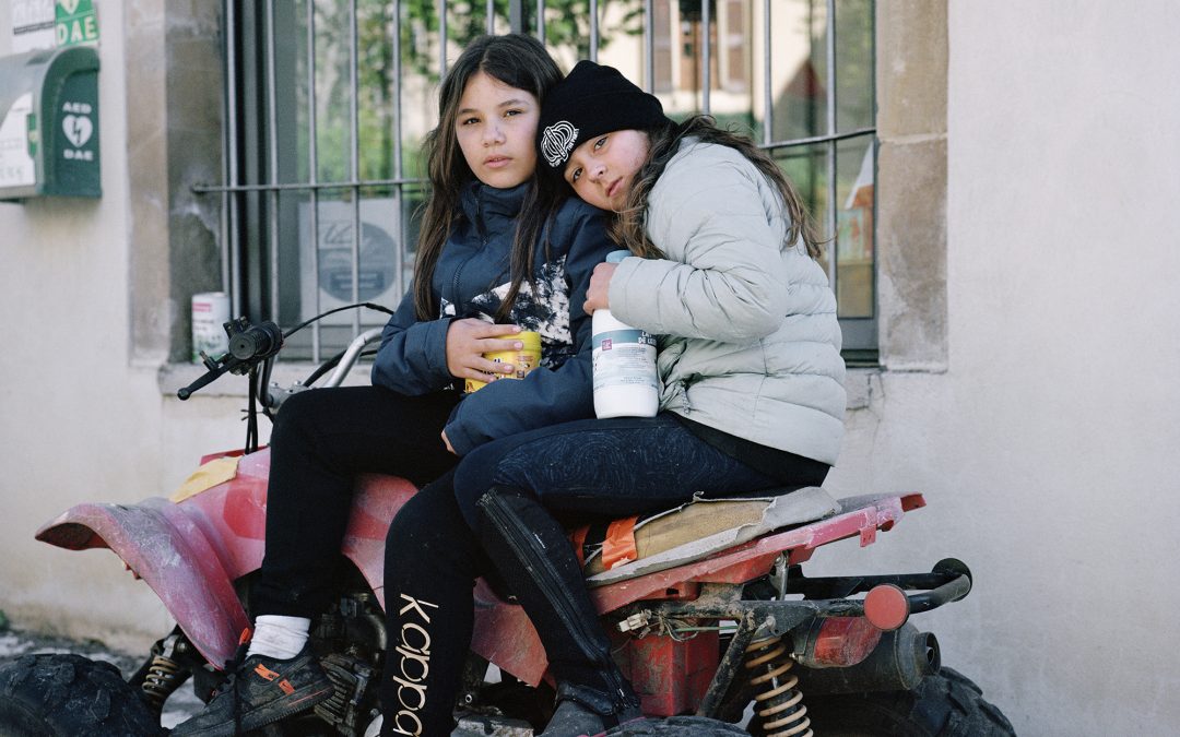 « Partir ou rester ? » Question posée à la photographe Yohanne Lamoulère.